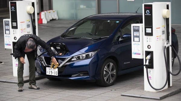 بريطانيا تُعجل خطة التخلص من السيارات التقليدية.. تحظر بيعها في 2035
