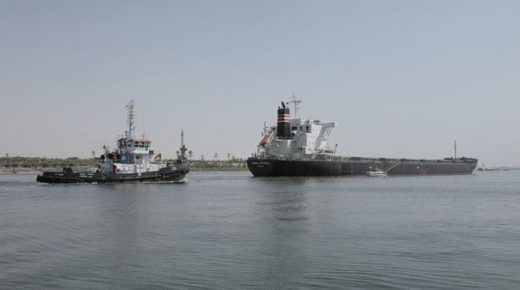 بيان من قناة السويس بشأن جنوح سفينة في المجرى الملاحي