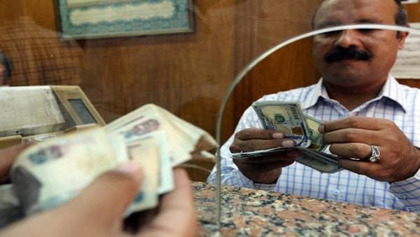 تحويلات المصريين العاملين في الخارج.. أرقام ضخمة منذ التعويم