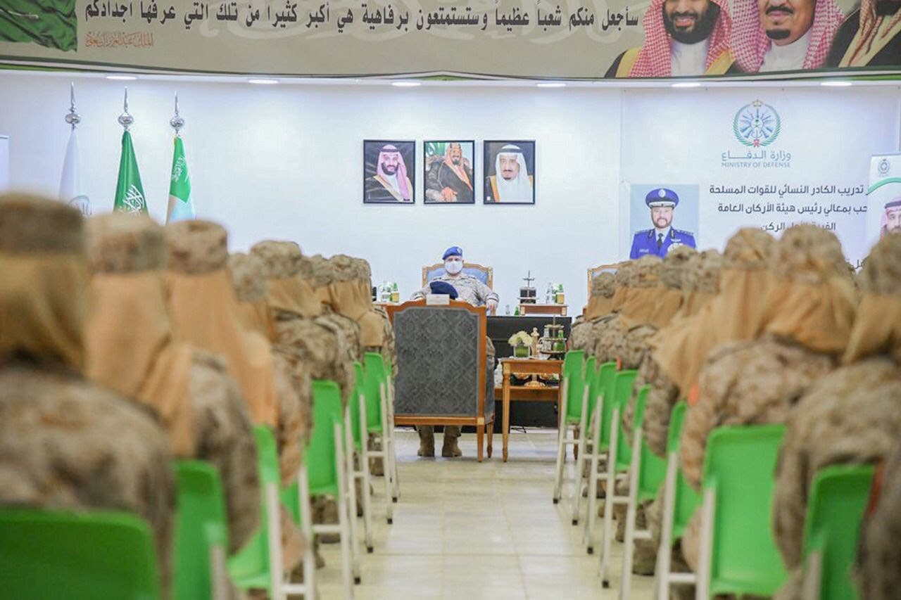 حفل تخريج أول دفعة من مركز تدريب الكادر النسائي للقوات المسلحة