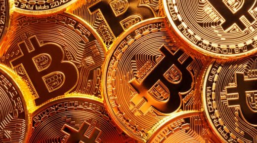 خطأ تقني يفقد بيتكوين 90% من قيمتها.. كيف هوت إلى 5402 دولار؟