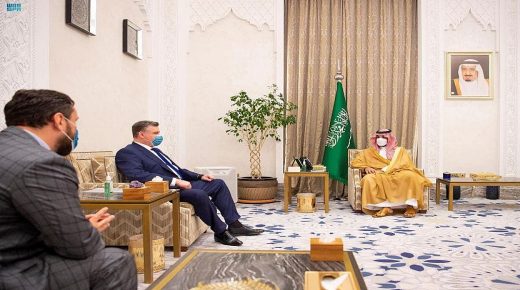 ولي العهد خلال استقبال المسؤول الروسي