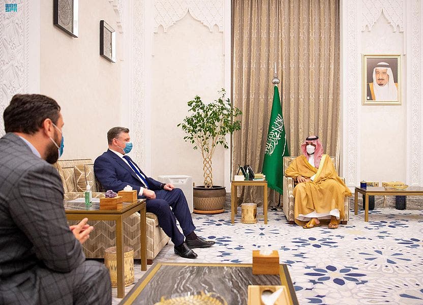 ولي العهد خلال استقبال المسؤول الروسي