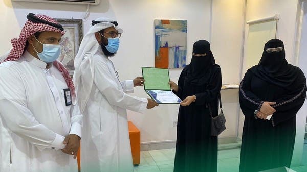 ممرضة سعودية تروي قصتها في إنقاذ فتاة من "غصة"