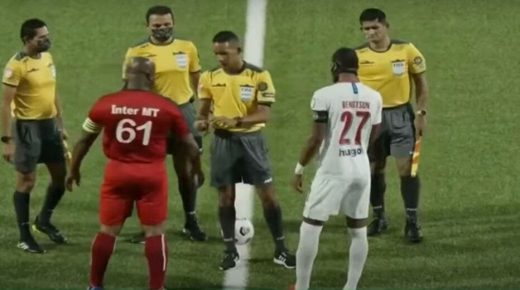 نائب رئيس دولة وأب لـ 50 طفلاً يشارك في مباراة بعمر الـ 60