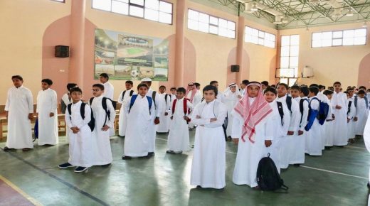 هذه عقوبة تصوير المعلمين في السعودية.. دون علمهم!