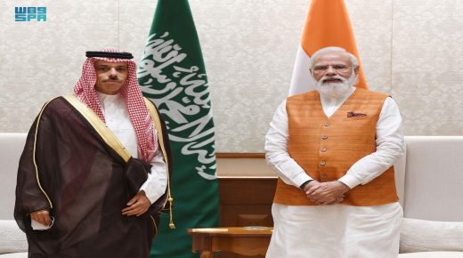 وزير الخارجية السعودي يبحث أوضاع المنطقة مع رئيس وزراء الهند