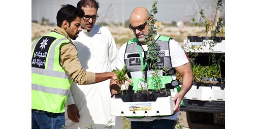 التجاري يدعم حملة محافظة الأحمدي "نخيّم ونزرع" 