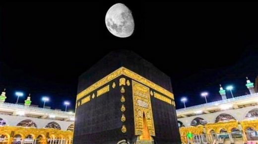 الثالث والأخير لهذا العام .. غداً الخميس يكون القمر عمودياً على الكعبة المشرفة 
