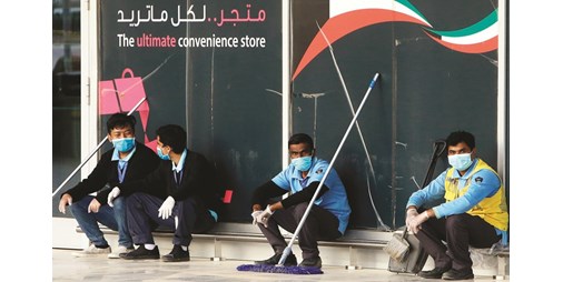 الوافدون في الكويت مستاؤون من العمل لساعات 