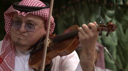 بعد نصف قرن من العزف على الكمان ، يفتقد الموت محمد قاري 
