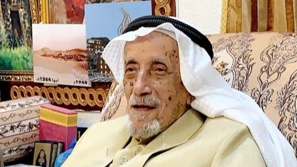 صاحب "رجال ألمع" يرحل .. وفاة الكاتب السعودي أحمد موتان 