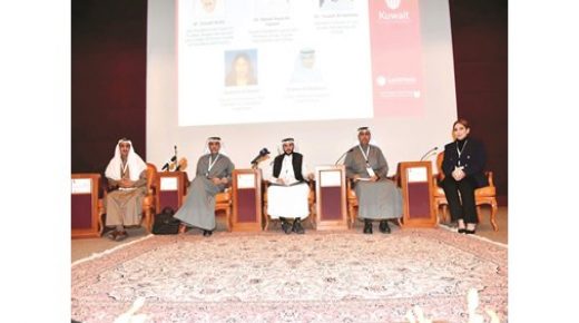 في الفيديو يعاني خبراء قانونيون الكويت من 