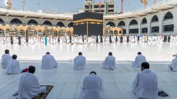 مؤسسة الحرمين تعيد المسافة بين المصلين والحجاج 