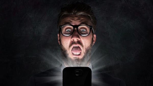 ممثلة بريطانية تشعل الاتصالات .. وظيفة التنصت على iPhone 