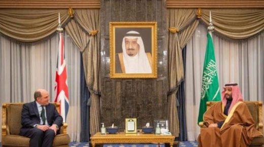 ولي العهد السعودي ووزير الدفاع البريطاني يبحثان مجالات التعاون بين البلدين 