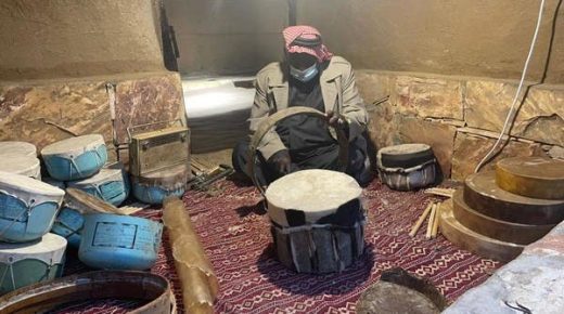 أشغال يدوية يستقبلها كبار السن في مهرجان جبال قمم للفنون 