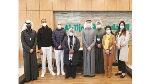 التجاري ينظم حملة تطعيم لموظفيها 