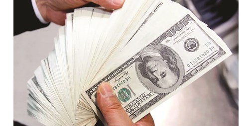 الدولار يرتفع في بداية عام 2022 وسط معنويات 