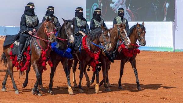 السعودية .. 10 سيدات يتنافسن في أول سباق إبل نسائي 