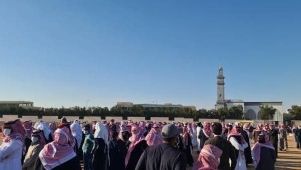 السعودية .. حشود غفيرة تنعي الشيخ اللحيدان حتى مثواه الأخير 