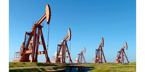 النفط يستعيد مكاسبه ، ولامس خام برنت 82 دولارًا 
