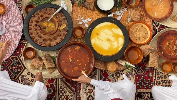 بالصور .. أطباق مشهورة تتصدر طاولات الفناء مع طقس الشتاء 