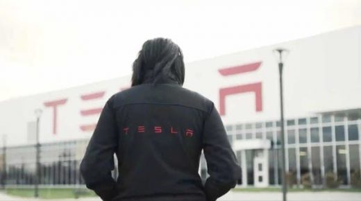 تستكشف Tesla أعمالًا جديدة ستتجاوز السيارات الكهربائية 
