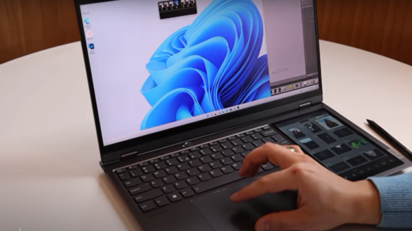 تعلن Lenovo عن جهاز كمبيوتر محمول متطور مزود بشاشات متعددة 