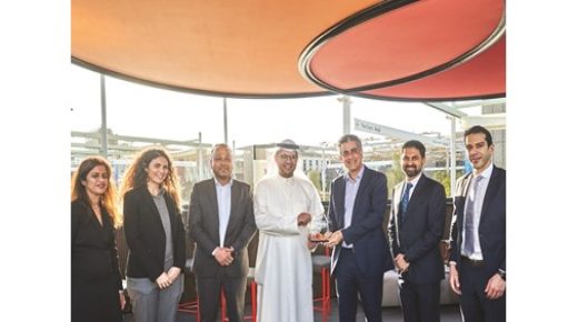 أمواج الخليج تفوز بجائزة البطاقة مسبقة الدفع 