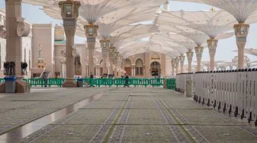 الأخضر بديل عن الأحمر .. 12000 سجادة جديدة في المسجد النبوي 
