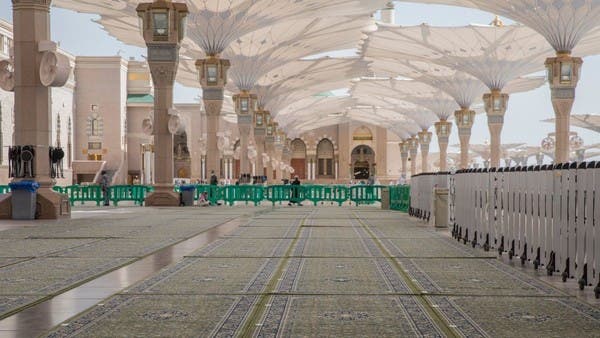 الأخضر بديل عن الأحمر .. 12000 سجادة جديدة في المسجد النبوي 