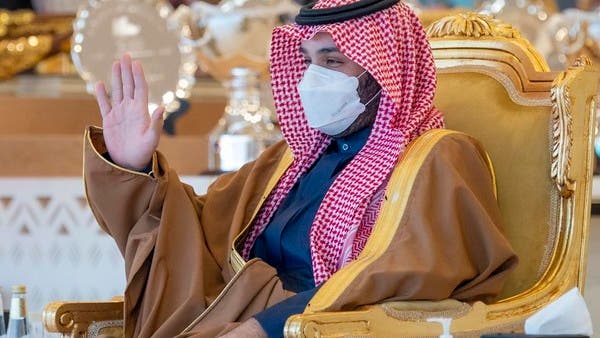 بحضور ولي العهد سيدة تتحدث اللهجة البدوية في مهرجان الهجن 