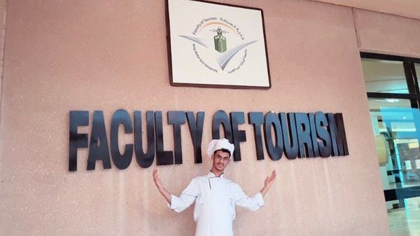بعد إثارة الجدل هذا ما قاله طالب سعودي عن "الطبخ". 