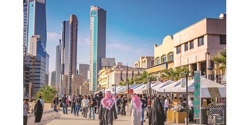 رغم خسائر كورونا يتجه الكويتيون للعمل 