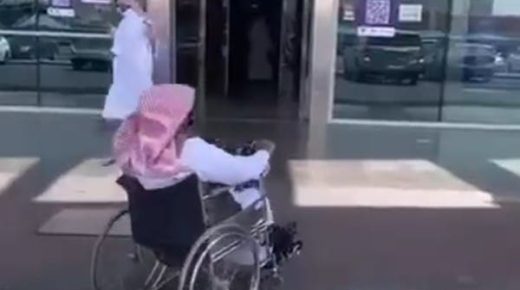 هواية هذا الشاب السعودي تجعله يتغلب على الإعاقة لتسهيل تحركاته 