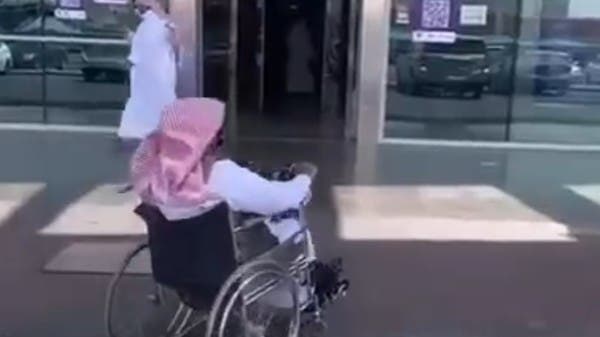 هواية هذا الشاب السعودي تجعله يتغلب على الإعاقة لتسهيل تحركاته 
