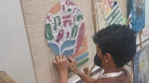 يرسم بالخيط والمسامير .. هكذا أبهر فتى زوار "جازان وينتر". 
