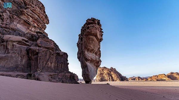 من قلب الصحراء في تبوك .. مناظر وأروعها .. هذا سرها 
