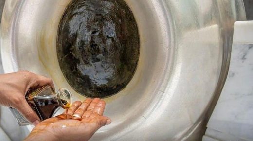 بدهن العود الفاخر و20 مبخرة.. تطييب الحرمين 5 مرات يومياً