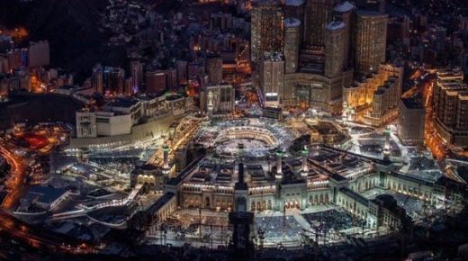 من أكبر أنظمة الصوت بالعالم.. 7500 سماعة في المسجد الحرام