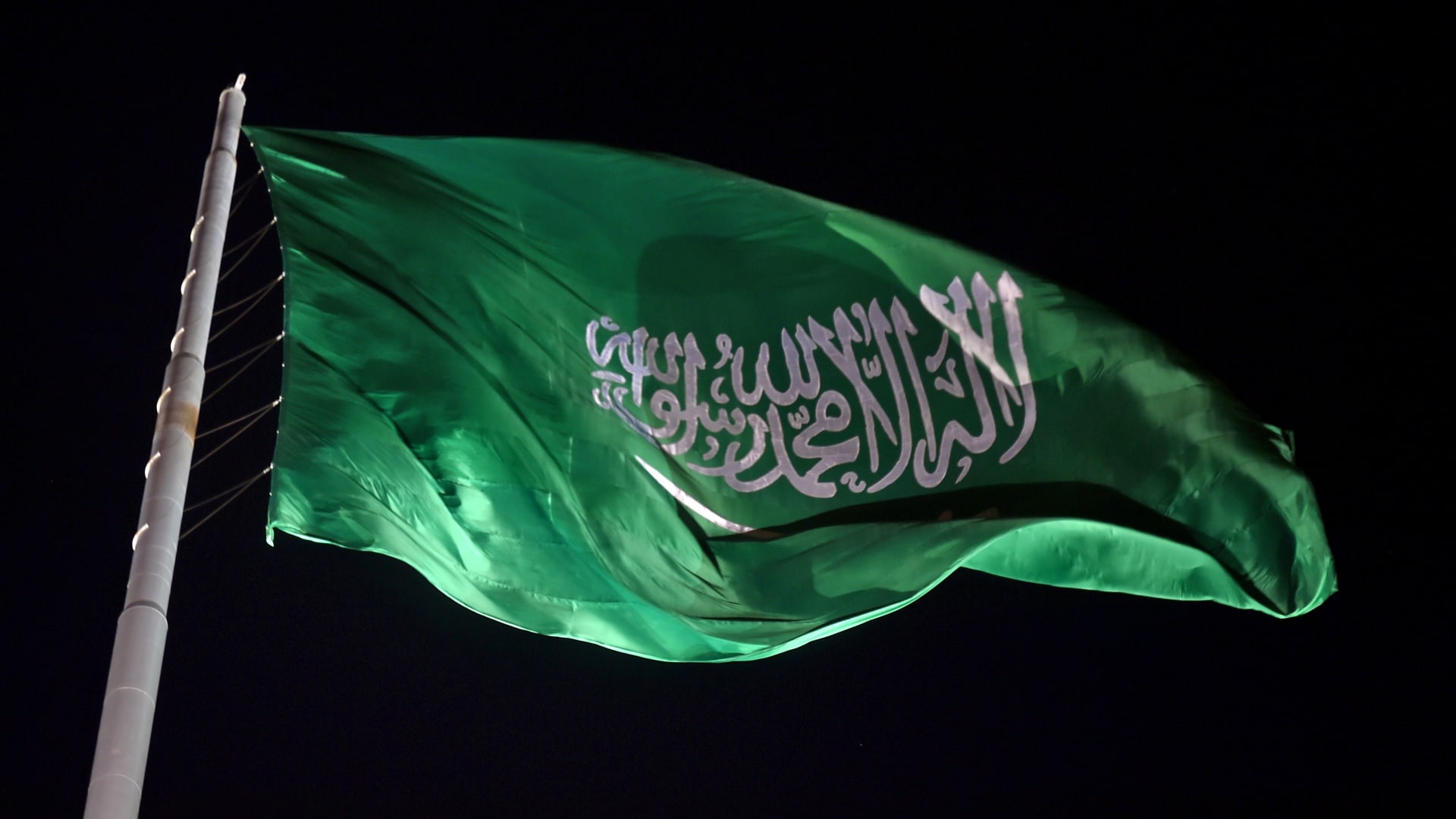 باحث سعودي يعلق على انتقاد محمد العيسى: الإخوان والقاعدة يسيئون له