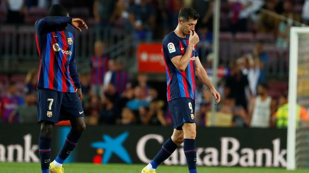 أصيب مشجعو برشلونة بخيبة أمل بعد التعادل السلبي لفريقهم أمام رايو فاليكانو 
