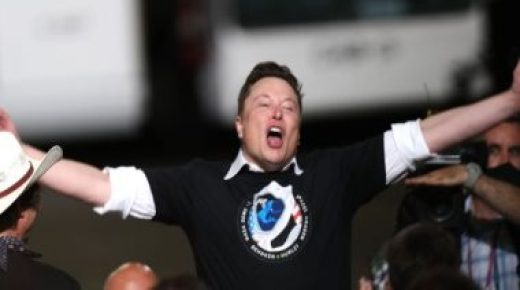 يشترك Elon Musk مع T-Mobile لربط شبكة الهاتف المحمول بالأقمار الصناعية 