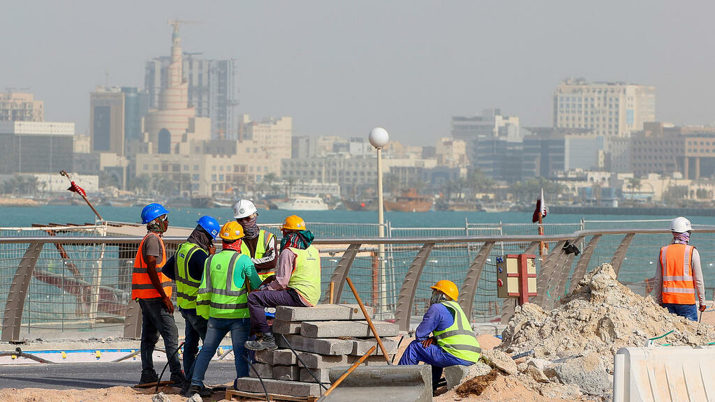 يريد المشجعون من الفيفا دفع تعويضات للعمال الأجانب ، حسب استطلاع للرأي 