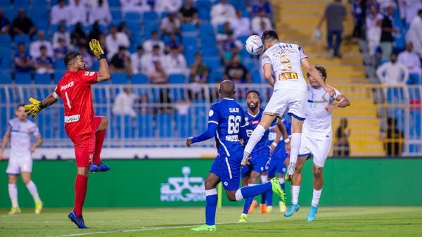 بعشرة لاعبين.. التعاون يعرض الهلال لخسارته الأولى