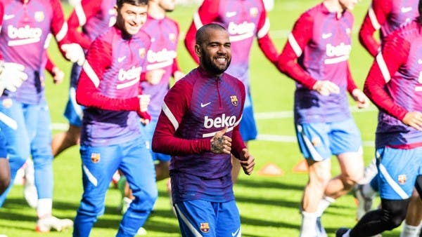 داني ألفيش يعود إلى برشلونة استعداداً للمونديال