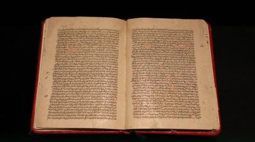 عمرها 866 سنة.. هذه نوادر المخطوطات الإسلامية في المسجد النبوي
