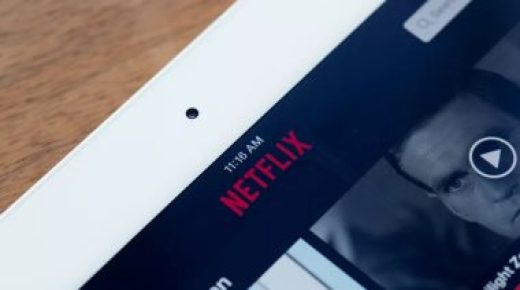 نتفليكس تبدأ فرض رسوم “مستخدم إضافى” مطلع العام المقبل
