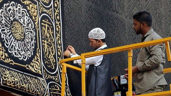 هذه كمية القطن المستخدمة في كسوة الكعبة.. وهكذا يتم استعمالها